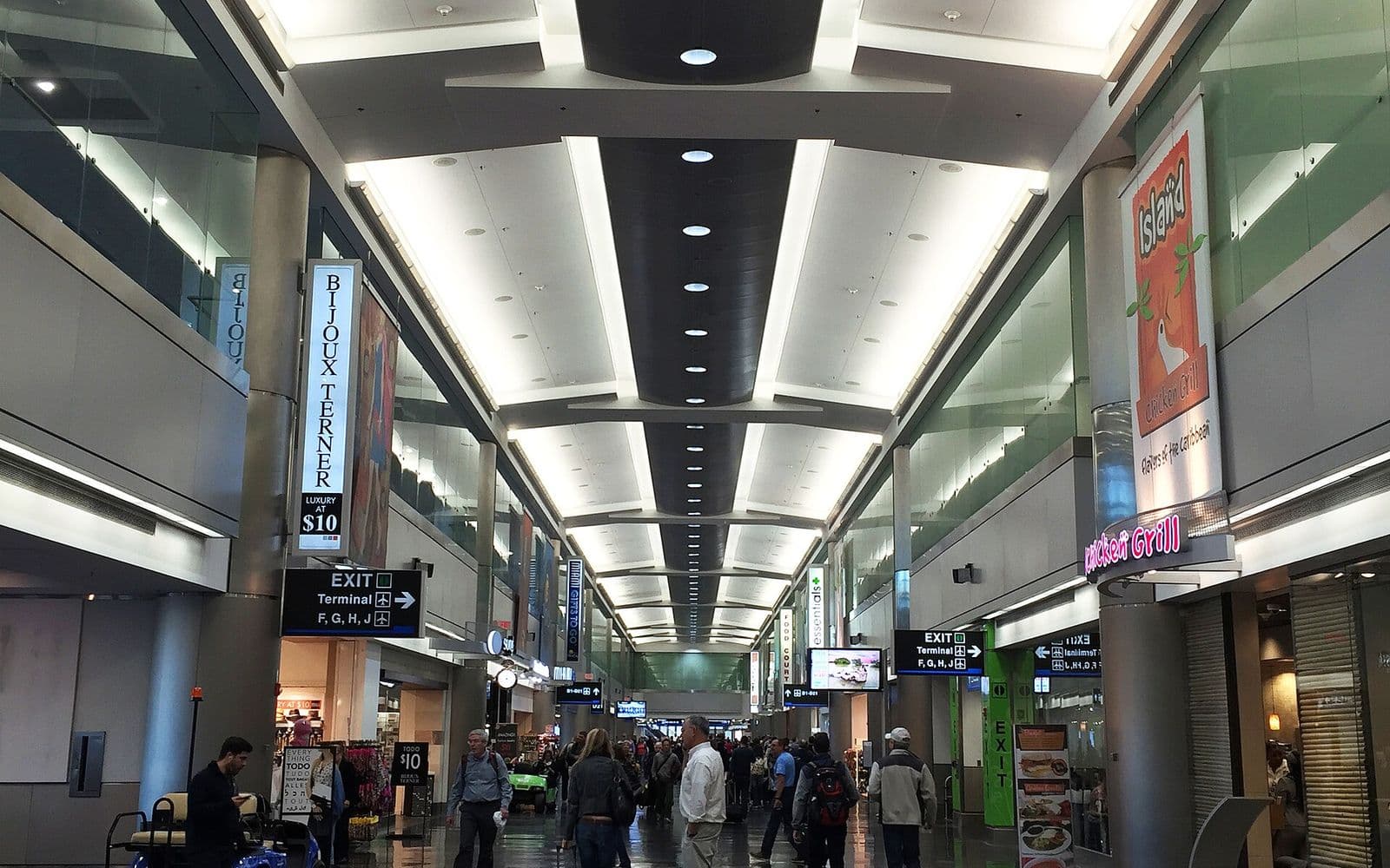 Luggage Storage at Miami International Airport (MIA): Prices, Location, and Cruise-Day Tips
